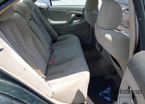 2010 Toyota Camry Le z USA, uszkodzony, nr VIN 4T1BF3EK2AU542631